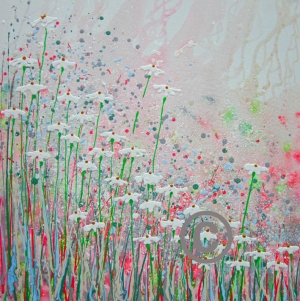 2286 Daisy Sparkle (with glitter and bee) 30x30”